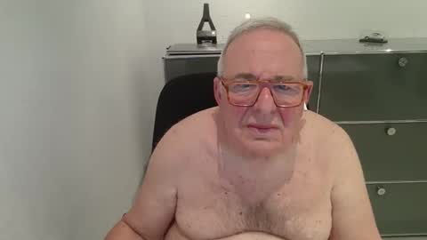 Snapshot of martin_1947 chatting on October 21, 10:02 pm martin_1947 online show from October 21, 10:02 pm