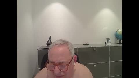 Snapshot of martin_1947 chatting on January 14, 10:55 pm martin_1947 online show from January 14, 10:55 pm