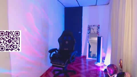 Snapshot of martina_adams chatting on February 6, 1:27 am mari online show from February 6, 1:27 am