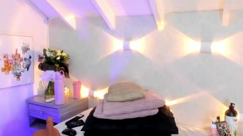 martina mIIler online show from April 5, 1:30 pm