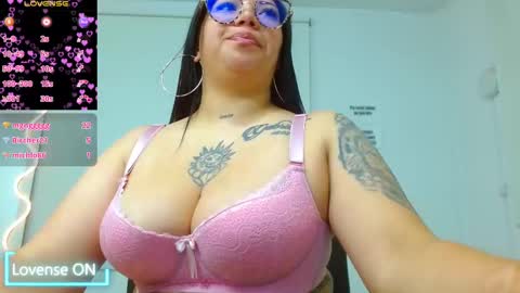 Snapshot of martina_tay chatting on March 12, 9:12 am Hey im martina online show from March 12, 9:12 am