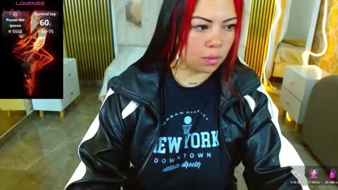 Snapshot of martina_tay chatting on September 24, 3:24 am Hey im martina online show from September 24, 3:24 am