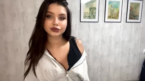 Mia online show from February 1, 8:00 am