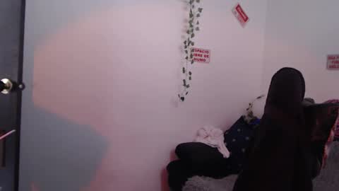                      100   online show from December 1, 3:21 pm