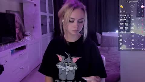 Snapshot of mary_romance chatting on September 11, 7:48 pm Mary online show from September 11, 7:48 pm