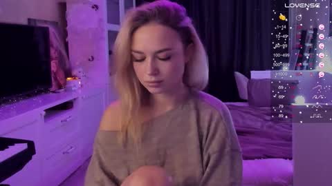 Snapshot of mary_romance chatting on September 28, 7:23 pm Mary online show from September 28, 7:23 pm