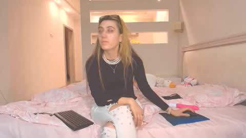Snapshot of marya442004 chatting on October 21, 6:11 pm marya442004 online show from October 21, 6:11 pm