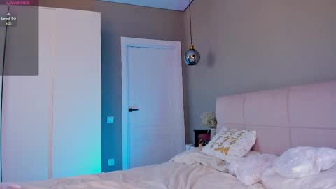 Mary online show from February 9, 5:40 am