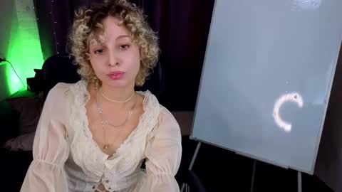 Snapshot of marywahlberg chatting on October 23, 6:04 am Mary online show from October 23, 6:04 am