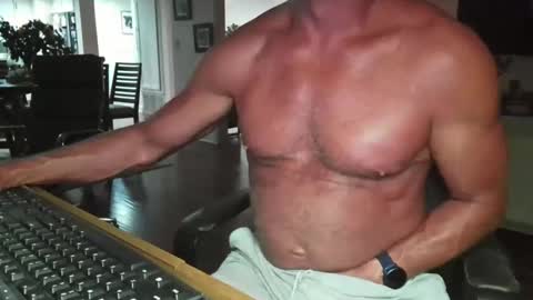 mascmuscle49 online show from April 21, 4:52 am