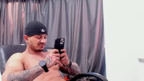 Snapshot of masterchris12 chatting on December 16, 6:53 am masterchris12 online show from December 16, 6:53 am