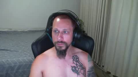 Snapshot of matchy666 chatting on January 5, 8:32 am Matchy online show from January 5, 8:32 am