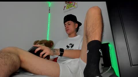 mateo_escobar online show from December 16, 4:41 am