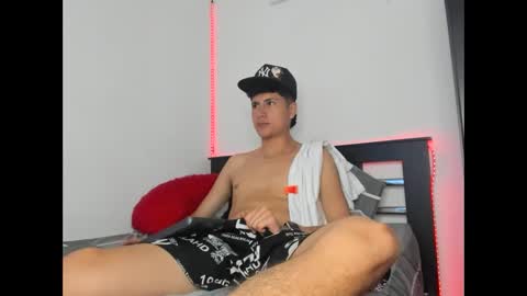 Snapshot of mateo_escobar chatting on October 26, 8:26 am mateo_escobar online show from October 26, 8:26 am