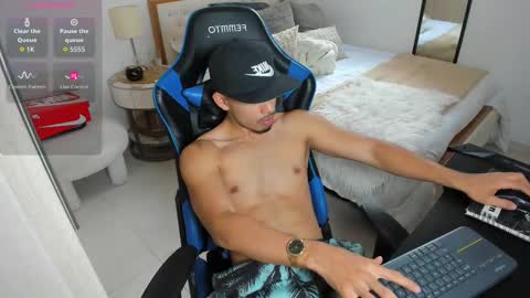 Matt online show from October 10, 7:52 pm