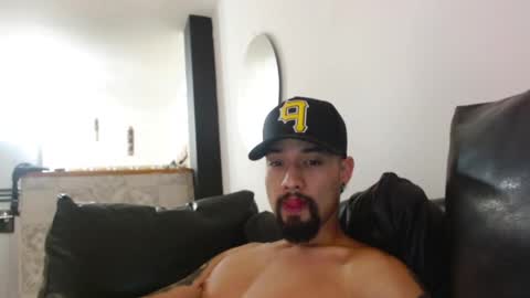 STRURIBE ON INSTAGRAM online show from December 31, 4:57 pm