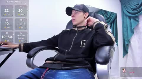 Snapshot of matthewboy_ chatting on January 23, 5:35 am MatthewBoy online show from January 23, 5:35 am