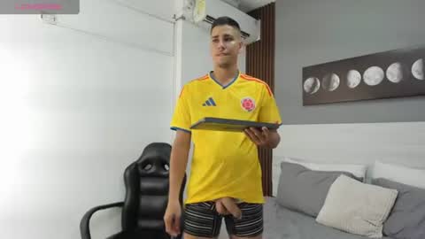 mauro_boy online show from June 23, 7:53 pm