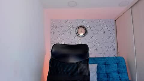 max D. online show from March 4, 12:46 pm