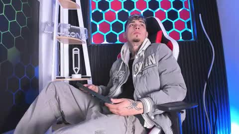 Max online show from March 17, 3:44 am