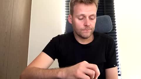 Max take off clothes online show from November 7, 9:01 am