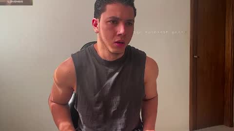 max_valiant1 online show from May 26, 1:50 pm