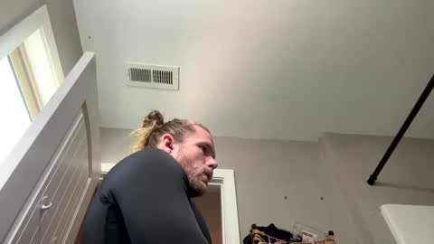 Max online show from March 3, 6:56 pm