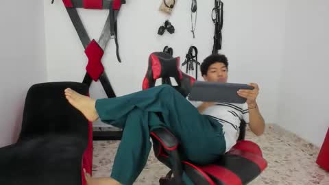 Maximiliano online show from November 28, 8:38 pm