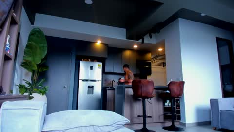 maximo_and_marcelo online show from April 10, 12:10 pm