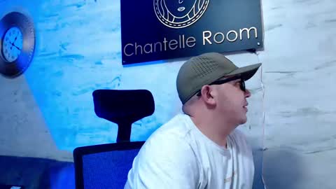  Maximo  online show from April 19, 6:10 pm