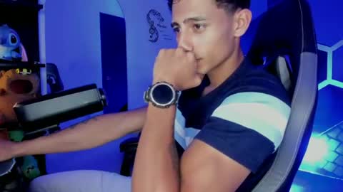 Maximo online show from July 27, 7:44 pm