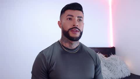 Independent Model online show from October 11, 4:50 am