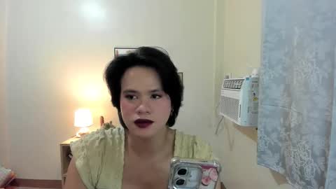 Snapshot of maxine_fucks chatting on October 19, 1:05 pm maxine_fucks online show from October 19, 1:05 pm
