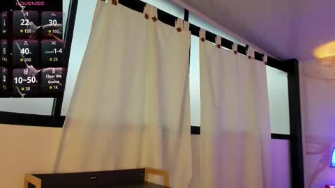 Maxi Rogers online show from November 12, 11:45 am