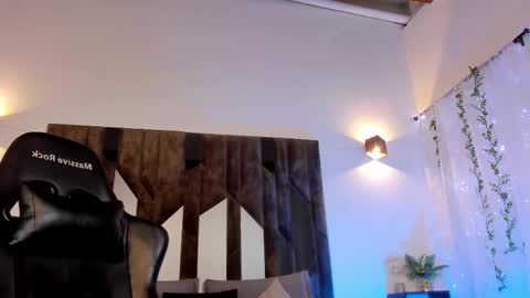 MAX online show from February 21, 2:28 am