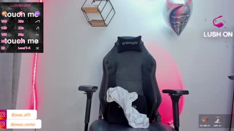 maxx_cortes online show from December 28, 8:26 am