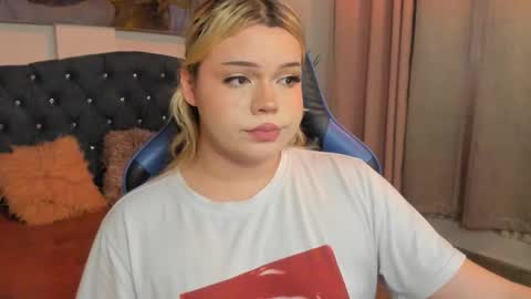 Maxine Minx online show from February 15, 11:25 pm