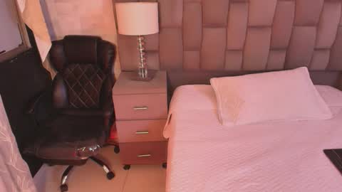 Maxine Minx online show from November 9, 9:46 am