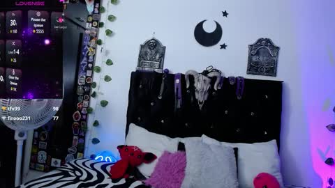 Snapshot of mayaredd chatting on September 13, 3:42 am mayaredd online show from September 13, 3:42 am