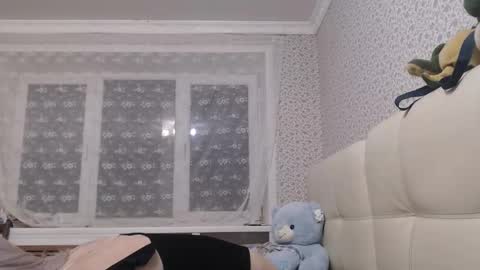 Snapshot of maybe_doll chatting on October 19, 9:08 pm maybe_doll online show from October 19, 9:08 pm