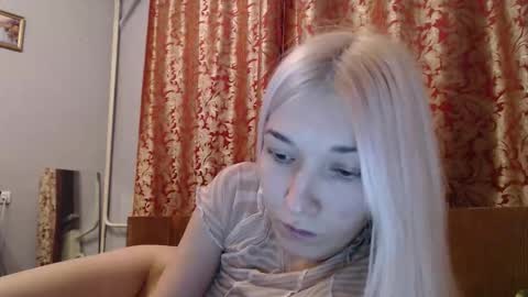 maybe_doll online show from November 12, 5:04 pm