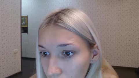 Snapshot of maybe_doll chatting on October 9, 6:13 pm maybe_doll online show from October 9, 6:13 pm