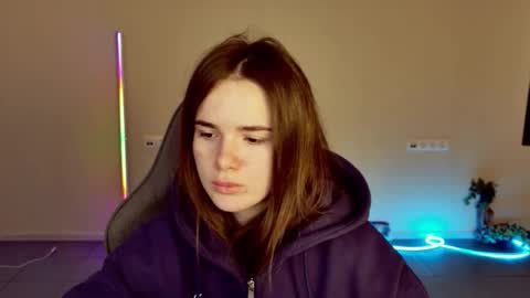 maybloom_ online show from February 3, 6:22 am