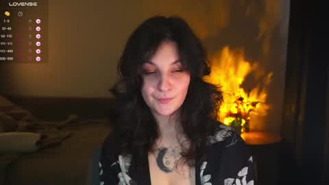 Snapshot of maymary_ chatting on October 23, 6:37 am Mary . online show from October 23, 6:37 am