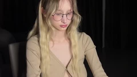 mayvi_cold online show from June 23, 7:20 pm