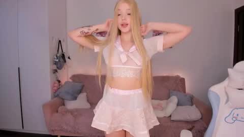 Snapshot of mayya_cuute chatting on September 29, 5:17 am  Mila  online show from September 29, 5:17 am