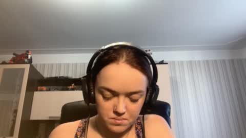 Snapshot of mckenziemoitoza chatting on October 13, 8:16 am Hello Lisa here   Help me to make 50 thumbs up 333 online show from October 13, 8:16 am