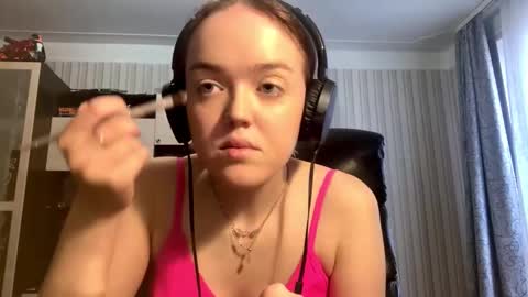 Snapshot of mckenziemoitoza chatting on October 17, 8:40 am Hello Lisa here   Help me to make 50 thumbs up 333 online show from October 17, 8:40 am