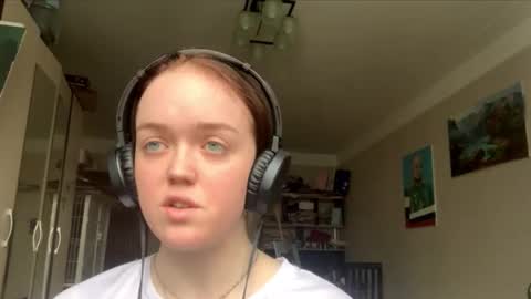 Snapshot of mckenziemoitoza chatting on October 6, 8:54 am Hello Lisa here   Help me to make 50 thumbs up 333 online show from October 6, 8:54 am