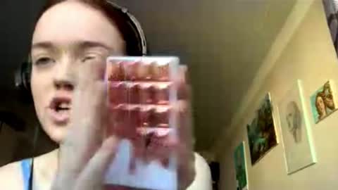 Snapshot of mckenziemoitoza chatting on October 8, 8:09 am Hello Lisa here   Help me to make 50 thumbs up 333 online show from October 8, 8:09 am